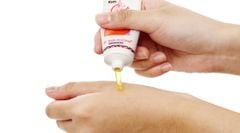 Kem Gót Sen Thái Dương Dưỡng Ẩm Giảm Khô Nứt 20g