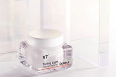 Kem Dưỡng Trắng Da Dr.Jart+ V7 Toning Light