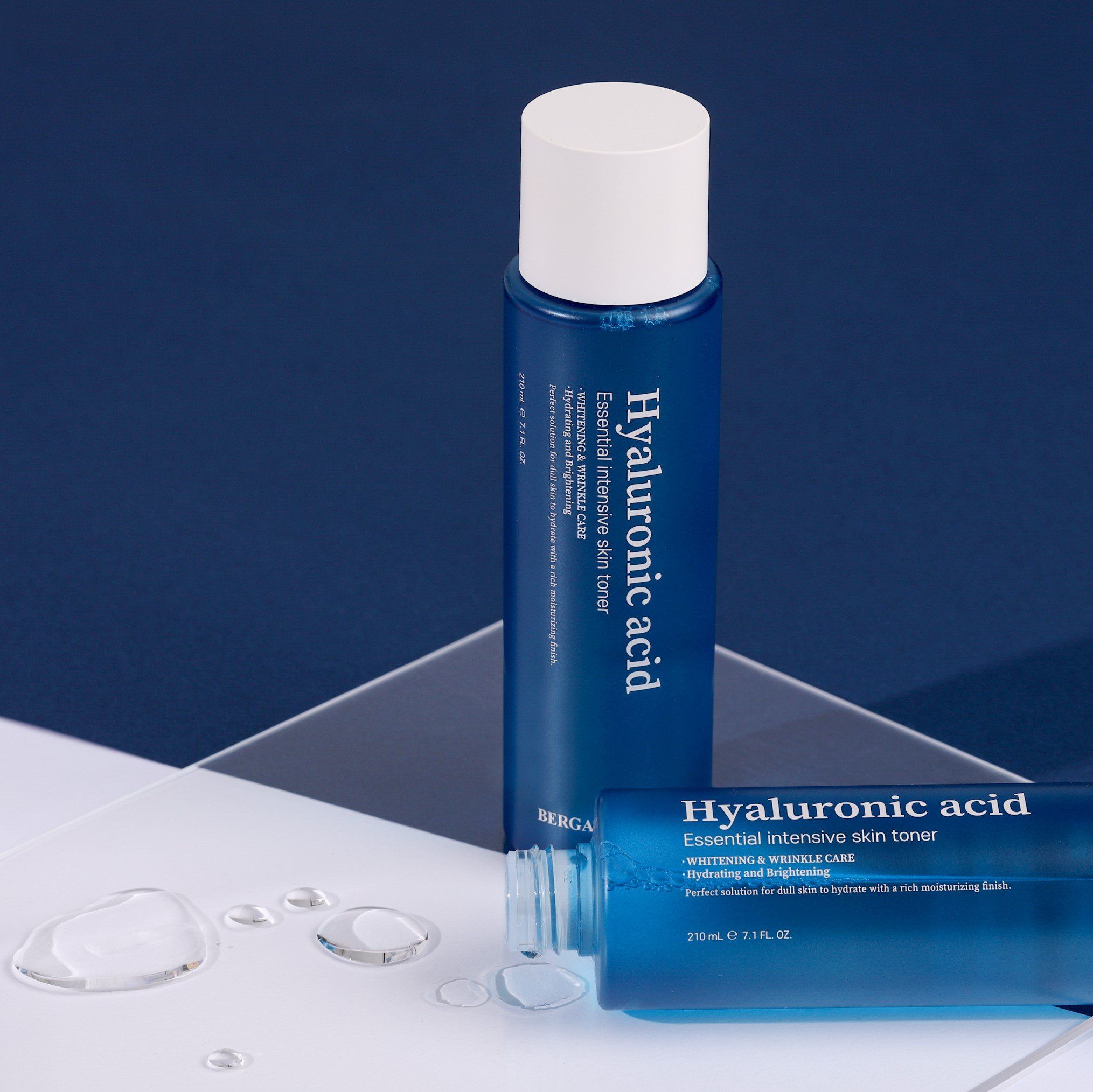 TONER CẤP ẨM HỖ TRỢ PHỤC HỒI BERGAMO HYALURONIC ACID ESSENTIAL INTENSIVE SKIN TONER 210ML