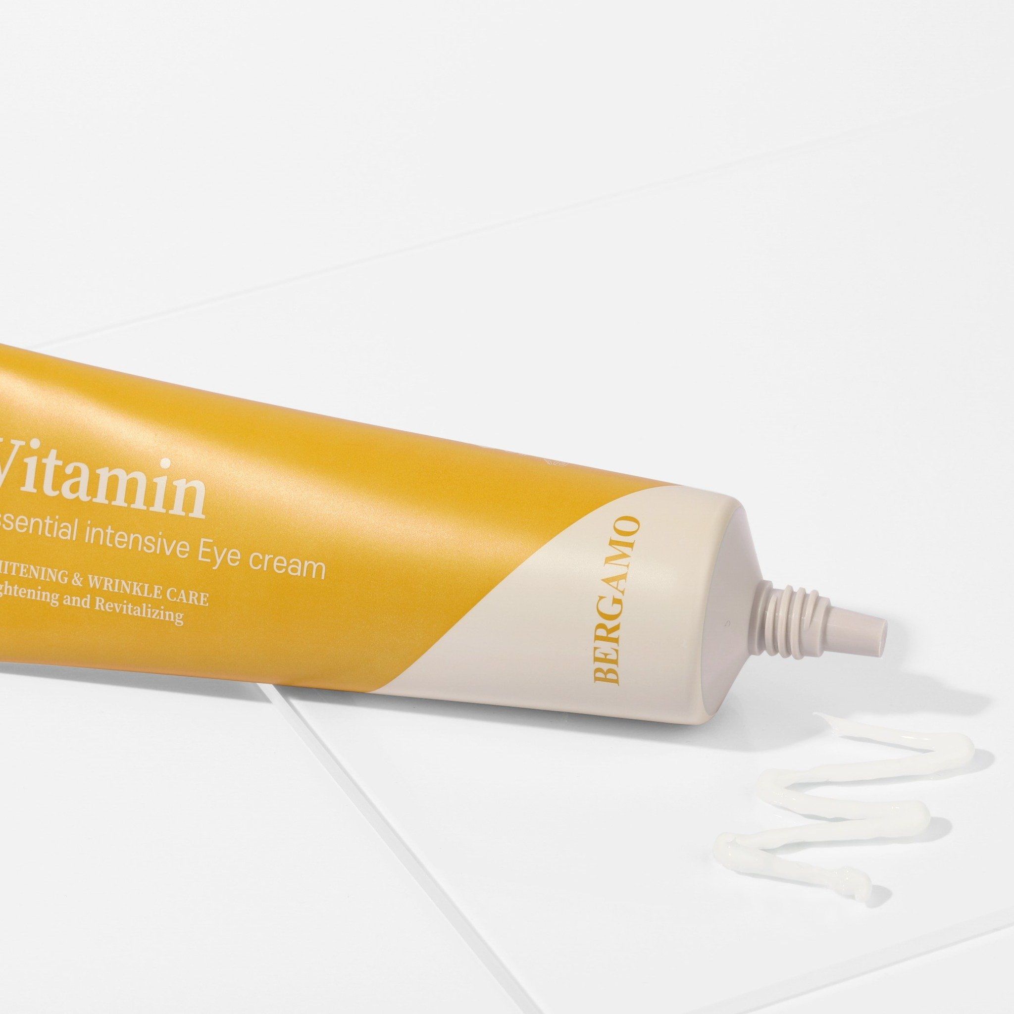 KEM DƯỠNG MẮT VITAMIN BERGAMO VITAMIN ESSENTIAL INTENSIVE EYECREAM 100G