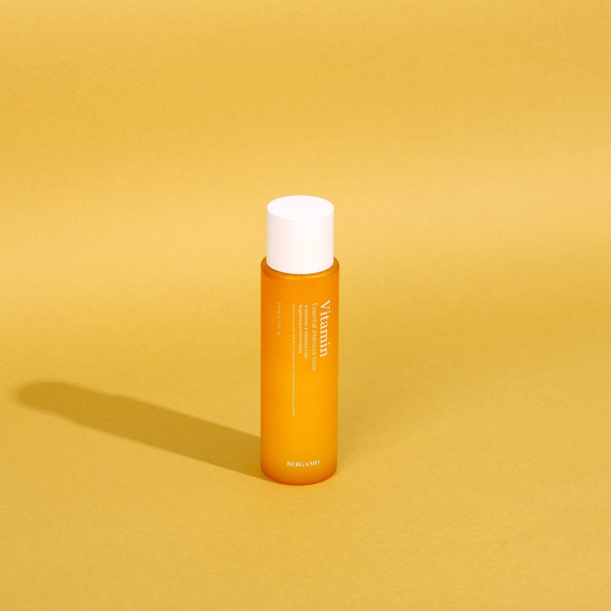 TONER VITAMIN SÁNG DA BERGAMO VITAMIN ESSENTIAL INTENSIVE TONER 210ML