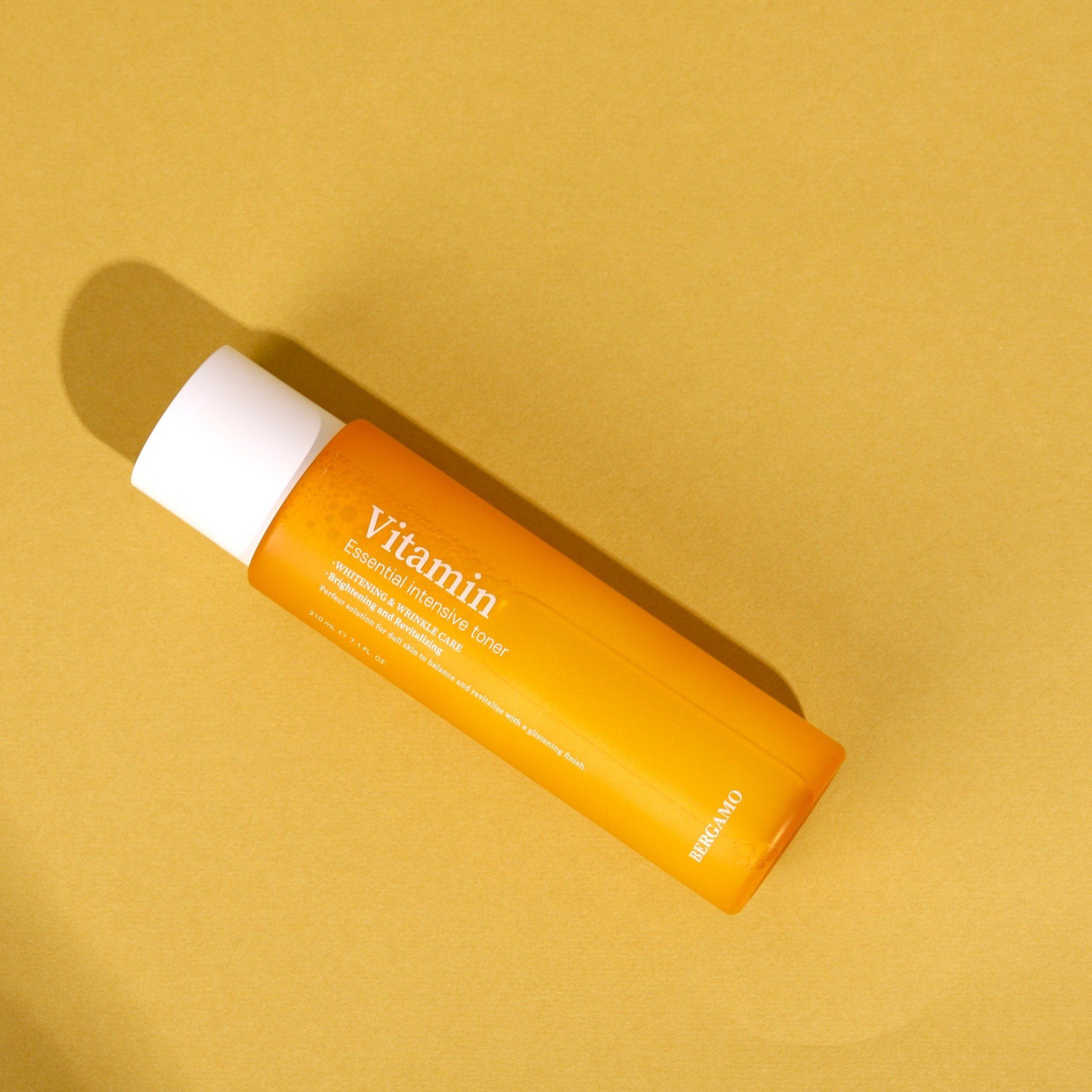 TONER VITAMIN SÁNG DA BERGAMO VITAMIN ESSENTIAL INTENSIVE TONER 210ML