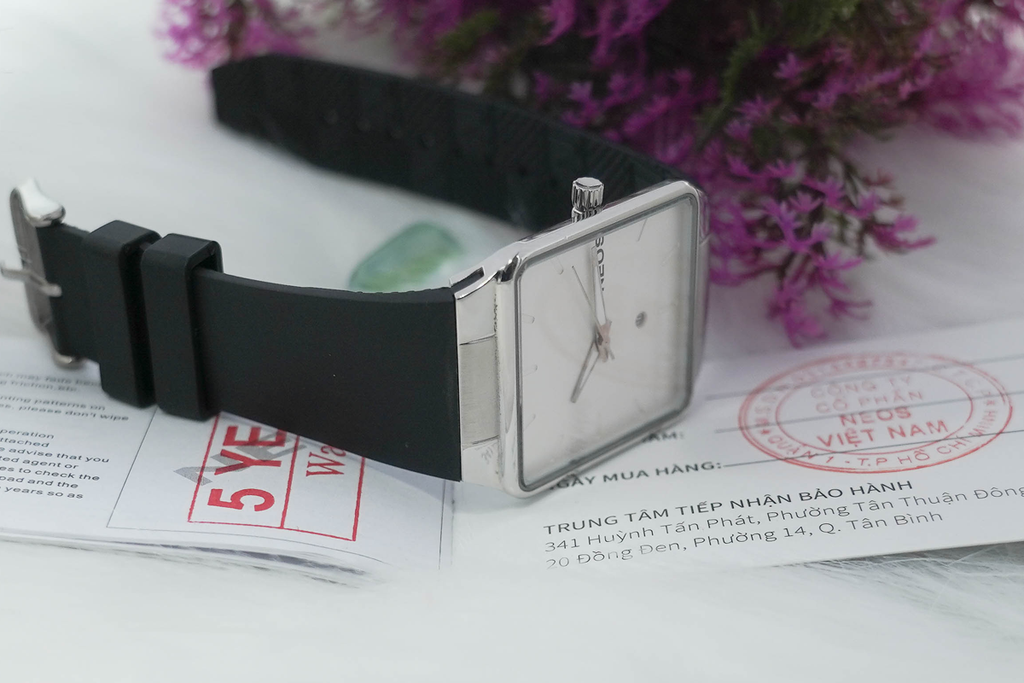 Đồng Hồ Nam Mặt Vuông Dây Nhựa Neos N-40704M Sapphire