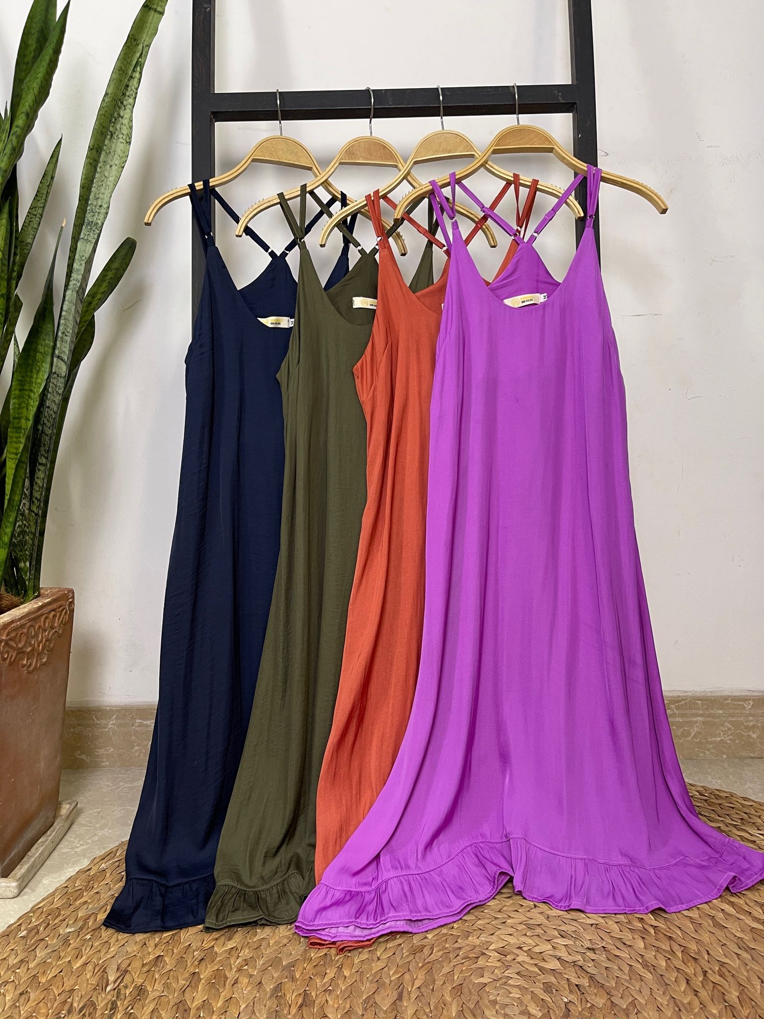  Đầm lụa 2 dây yếm sau bèo chân 