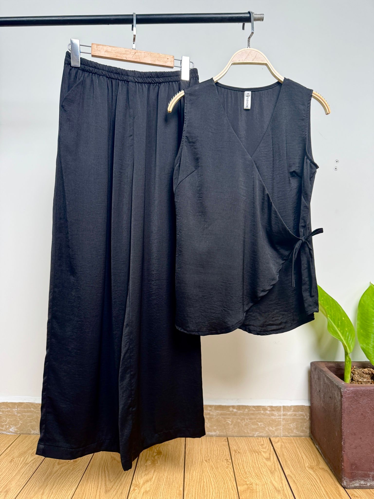  Bộ lụa cổ V cột nơ eo 