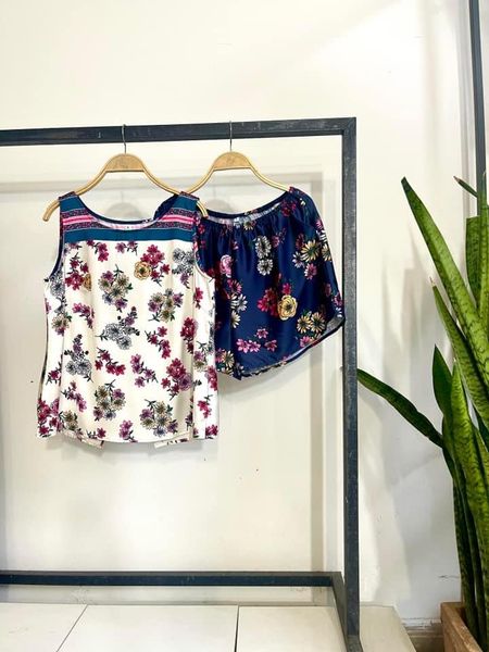  Đồ bộ lụa hoa quần đùi cổ tròn không tay 