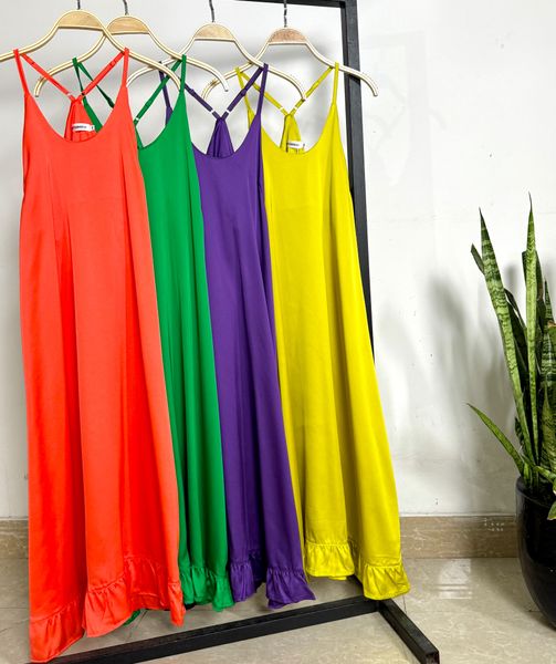  Đầm satin neon yếm dài 