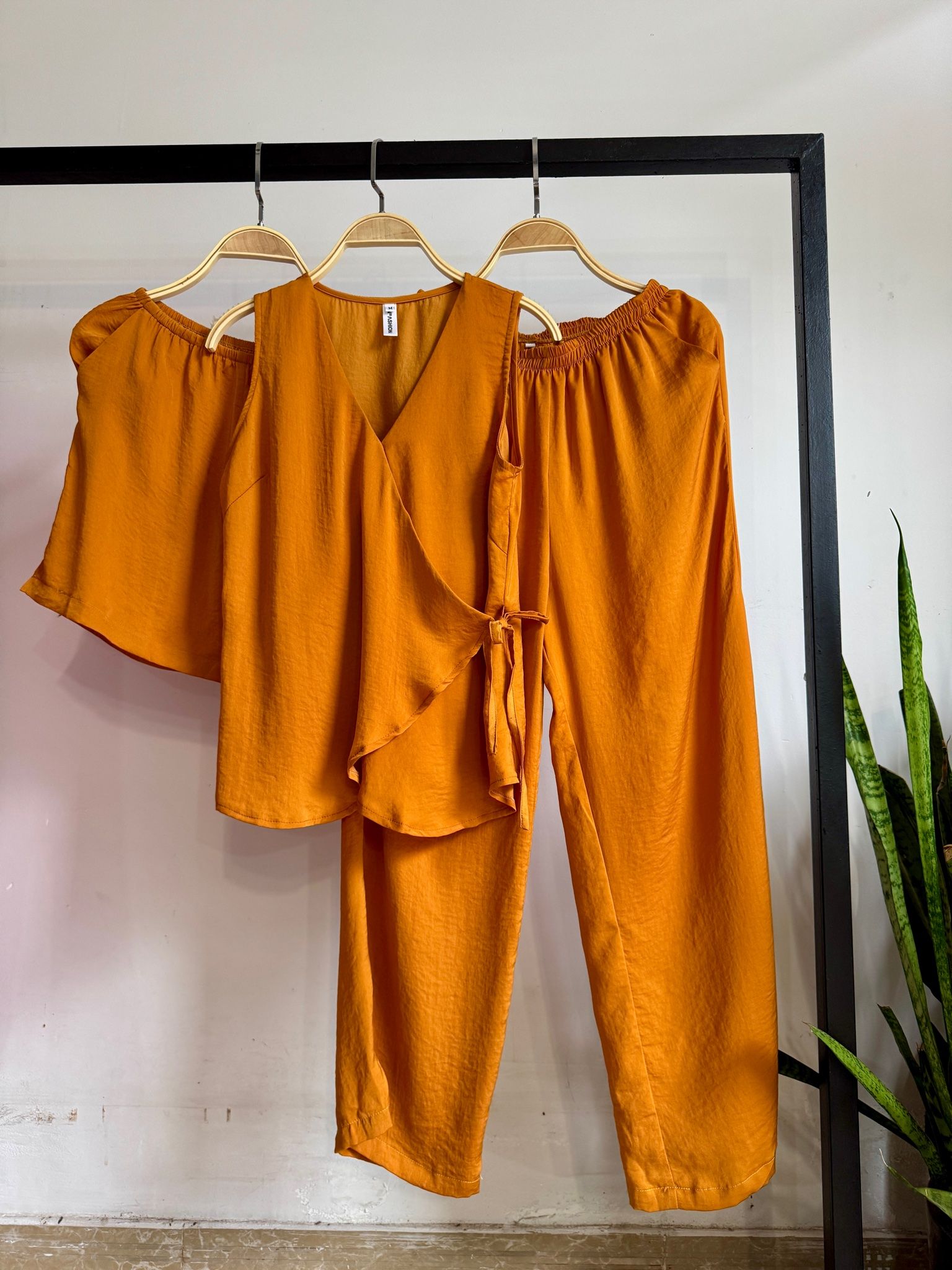 Bộ lụa cổ V cột nơ eo 