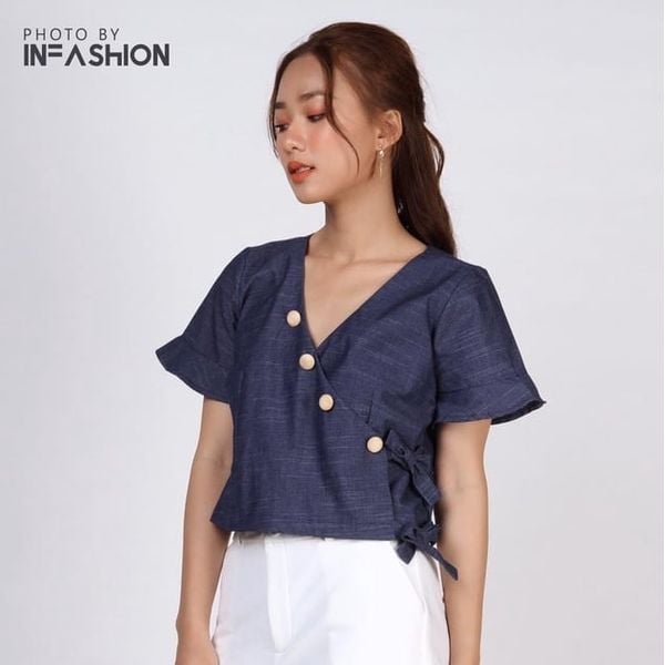  Áo kiểu denim tay loe phối nút gỗ Infashion 
