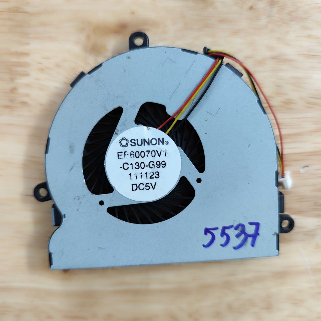 Quạt tản nhiệt Dell 5537
