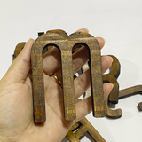  Chữ gỗ dán tường, chữ nổi trang trí, chữ dán tường gỗ thông nhập khẩu decor màu nâu size 8cm 