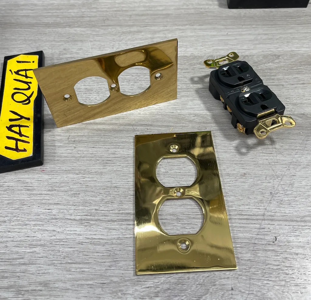 Mặt inox mạ vàng cho ổ cắm điện tiêu chuẩn Mỹ