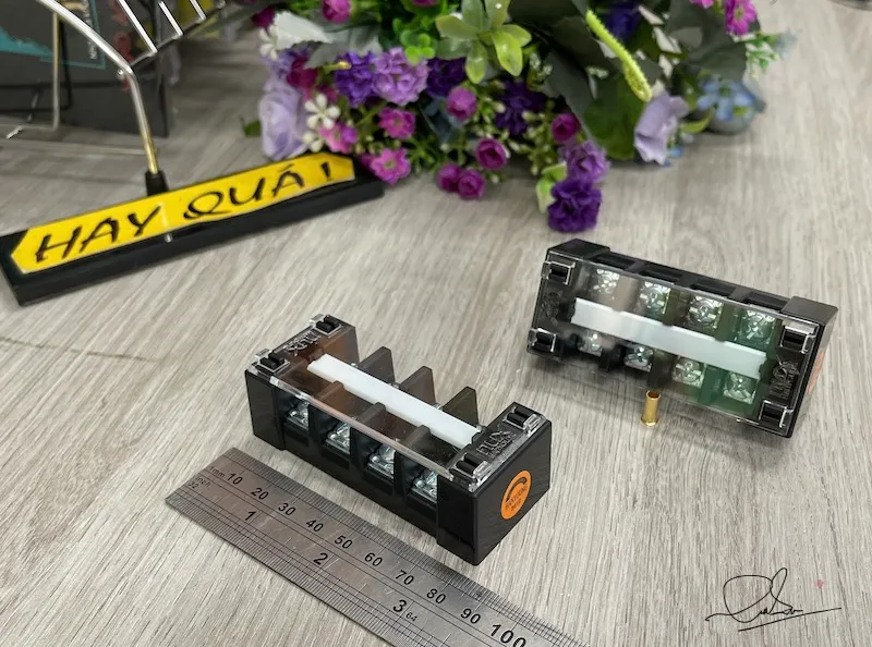 T14-21C Ổ Domino chia điện - Loại nhỏ 4 pin - Hết hàng