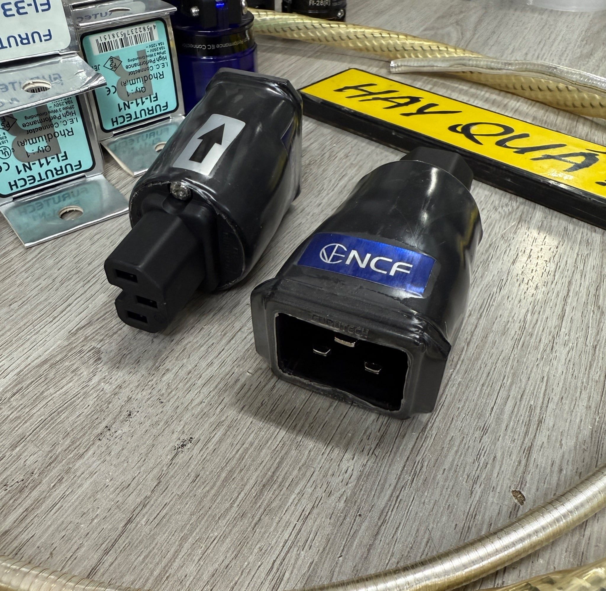 T14-08K Adaptor Jack cắm nguồn 20A và 15A