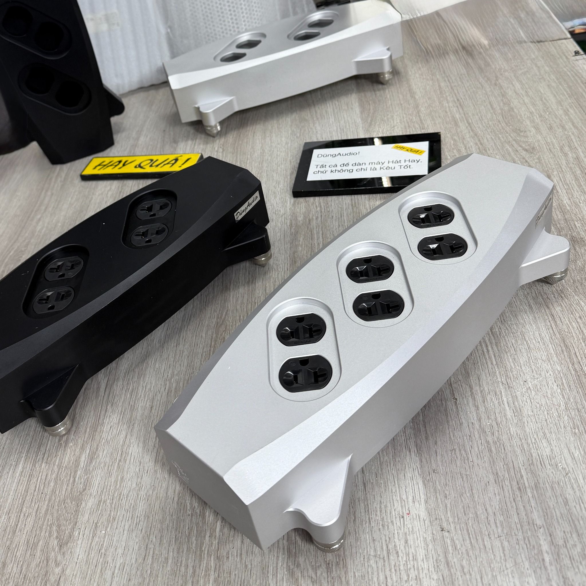 T15-11A​2 Vỏ ổ cắm và ổ cắm điện hoàn thiện Hi-end nhôm nguyên khối anode - Ổ cắm Nhị Quy, Tam Quy