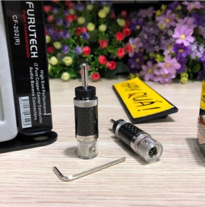T1-12G​ Bắp chuối khóa Furutech CF-202 (R) Carbon fiber