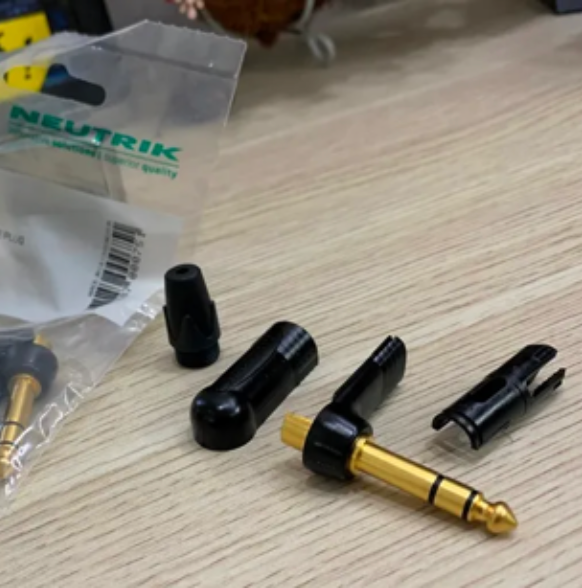 T5-06M​ L Stereo Plug 6,3mm Neutrik NP3RX-B