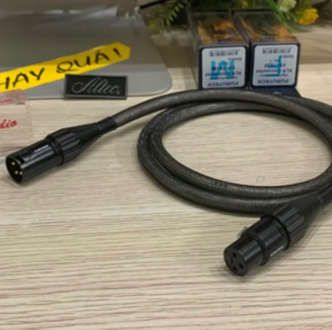  T11-09H​ XLR Male / Female XLR AES/EBU 110 Ohms - Digital Cable 