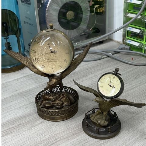  T18 Đồng hồ để bàn trưng bày hình đại bàng chất liệu đồng 
