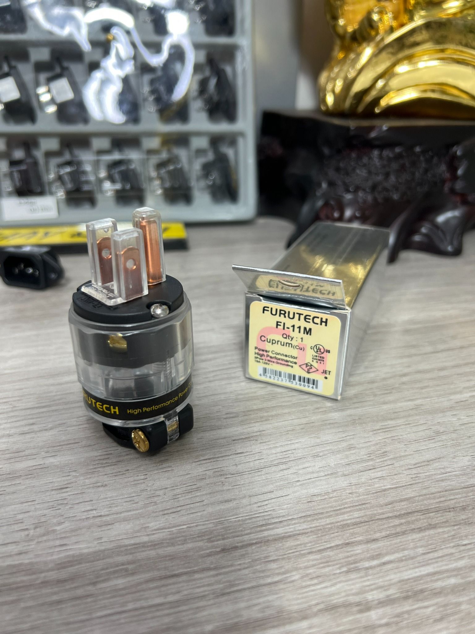 DTM・DAW FURUTECH FI-11(Cu) Furutech - FI-11 (CU) IEC AC Plug - Music Direct