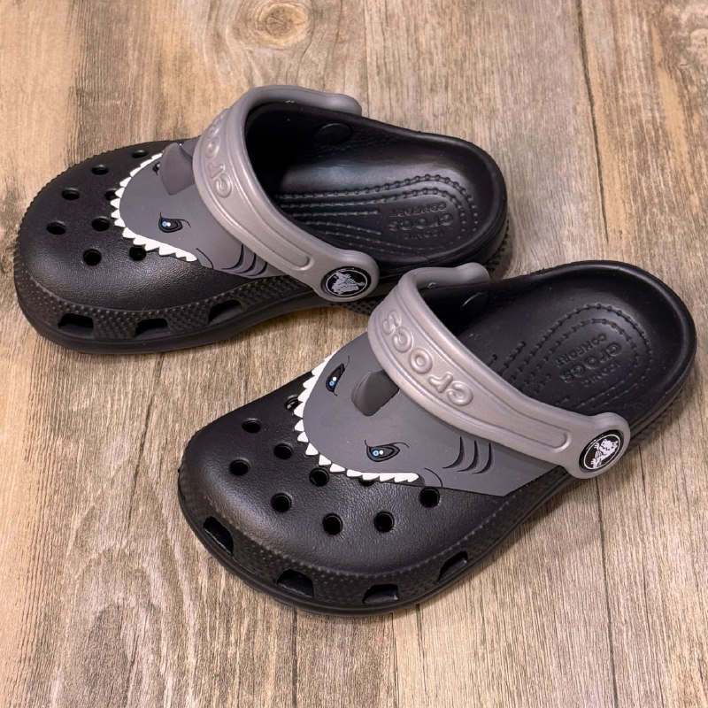 Dép Crocs Kid Clog Baby Shark HN Black/Grey
