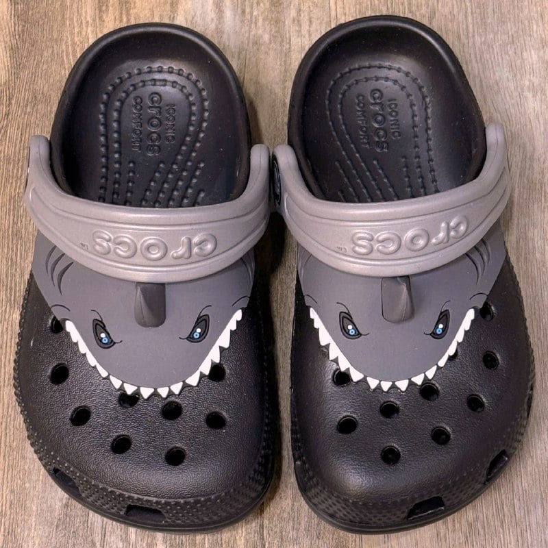 Dép Crocs Kid Clog Baby Shark HN Black/Grey