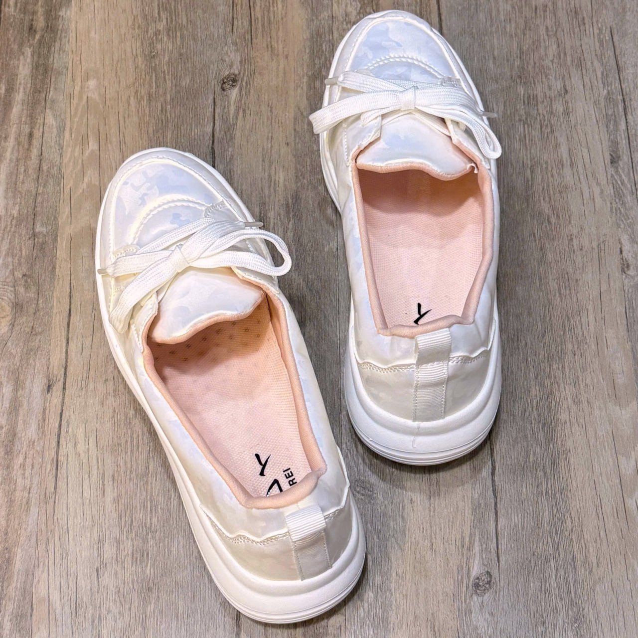 Giày Kirei Breathable Walk on Camo BG White