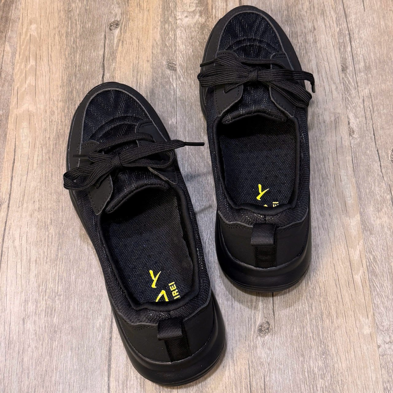 Giày Kirei Walk on Breathable Cột dây HD Đen