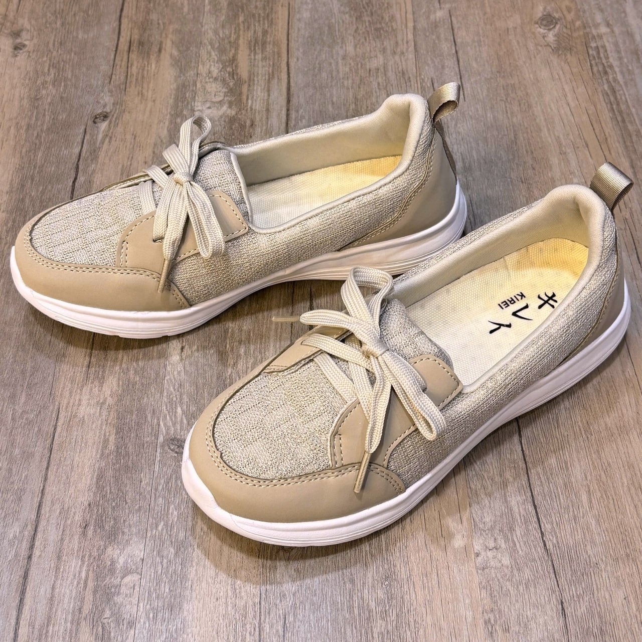 Giày Kirei Walk on Breathable Cột dây HD Kem