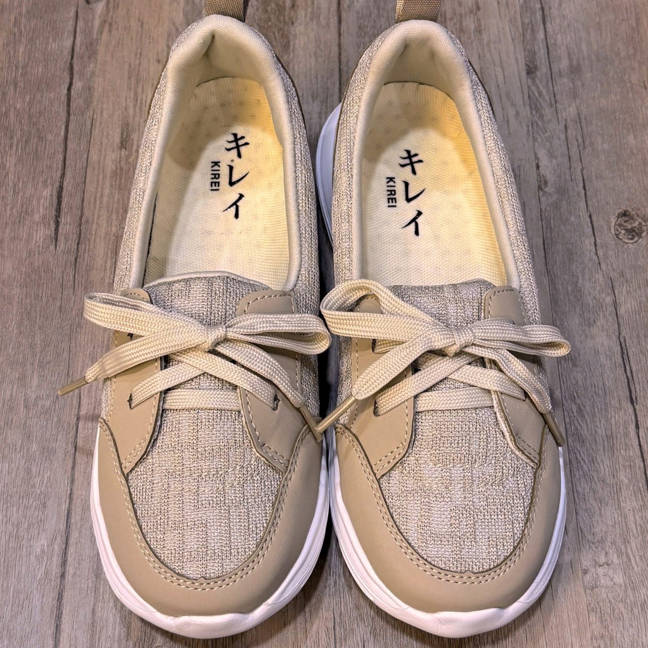 Giày Kirei Walk on Breathable Cột dây HD Kem