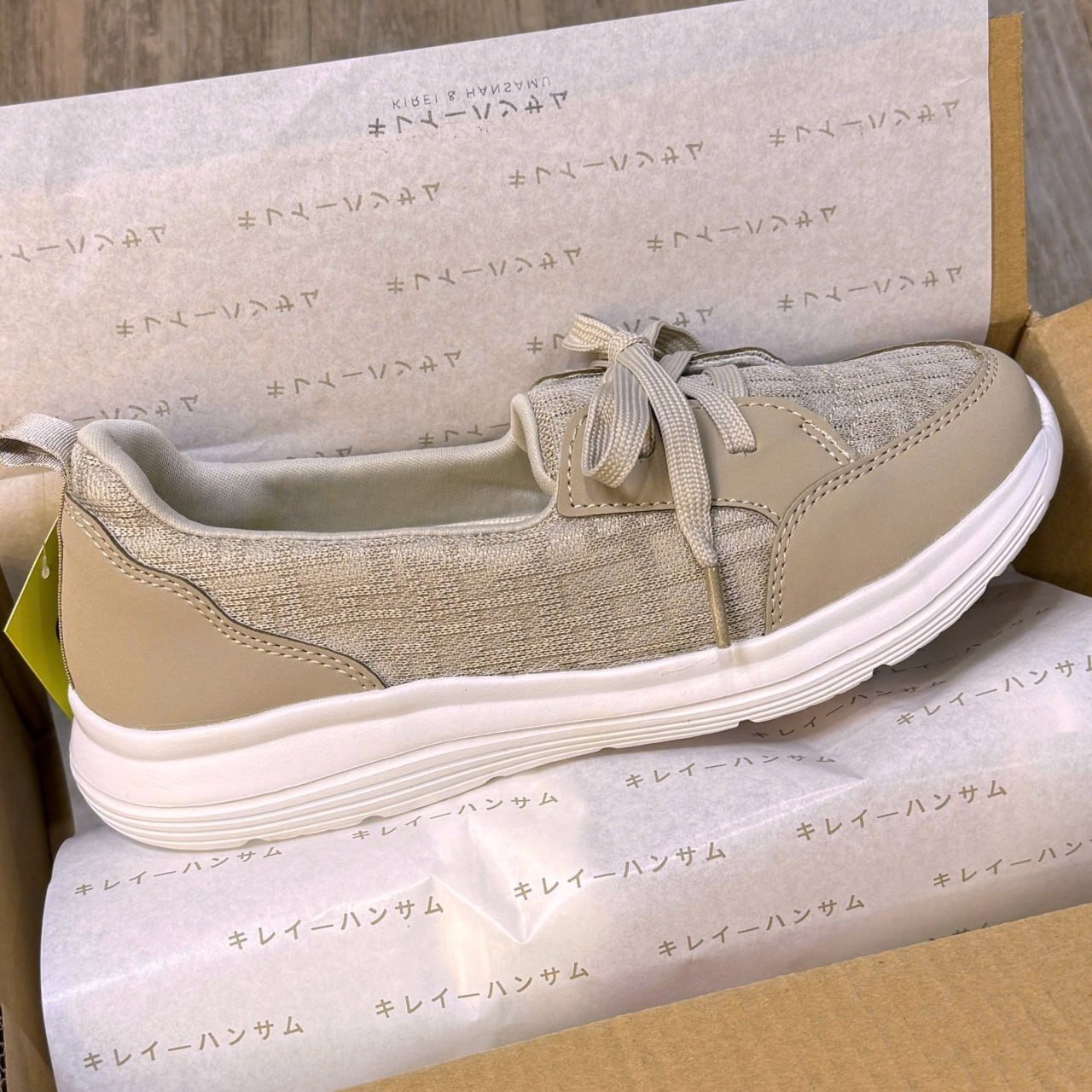 Giày Kirei Walk on Breathable Cột dây HD Kem