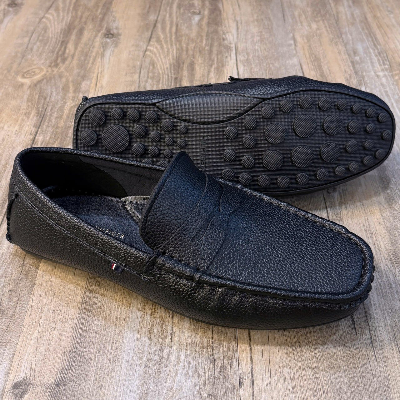 Giày Tommy Hilfiger Loafers HN2 Black