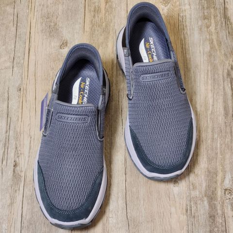 Skechers