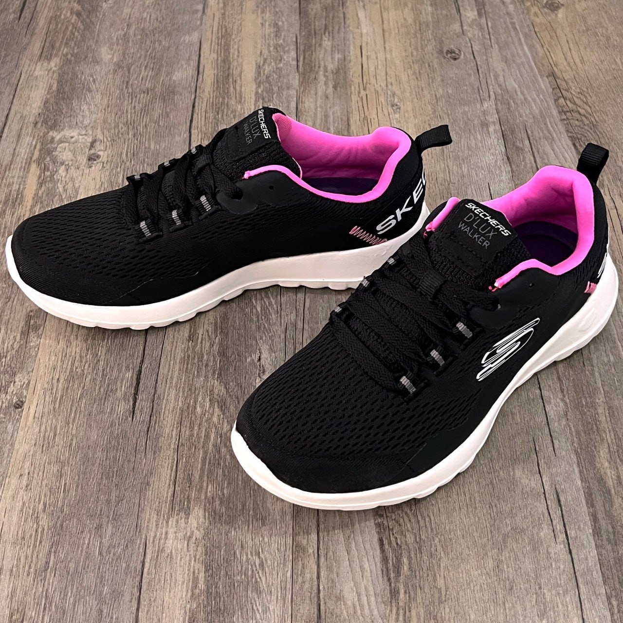 Giày Thể Thao Skechers cột dây HN Đen hồng