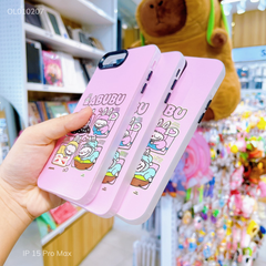 Ốp IP 14 Pro Max lưng cứng 4 khung Labubu nền hồng