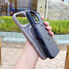 Ốp IP 16 Pro Likgus carbon Magsafe giá đỡ