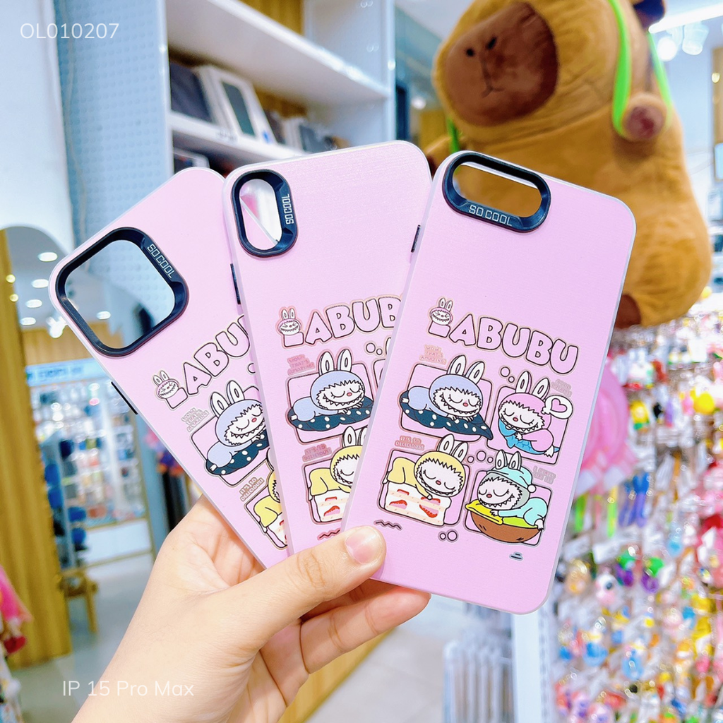Ốp IP 14 Pro lưng cứng 4 khung Labubu nền hồng