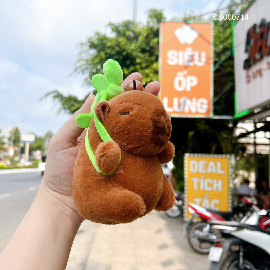 ** Móc khoá nhồi bông Capybara đeo balo Rùa