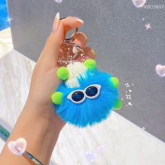 Móc khóa bông đội nón len đeo kính