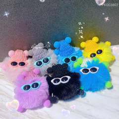 Móc khóa bông đội nón len đeo kính