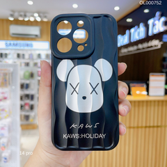 ** Ốp IP 14 Pro Kaws Holiday si màu