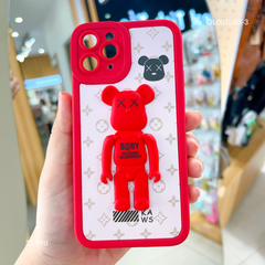 ** Ốp iPhone 11 Pro dẻo nên LV Bearbrick nổi