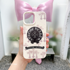** Ốp IP 14 Pro Max dẻo lúa mì in Chrome Hearts