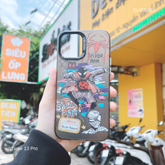 Ốp IP 13 Pro nhám bạc Đen Spider man Peter Paker