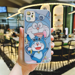 Ốp IP 11 6.1 lưng kính Doraemon đội nón Stitch