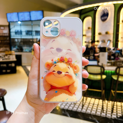 Ốp IP 15 Pro Max lưng kính Gấu Pooh đội vòng hoa