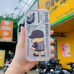 Ốp IP 14 Pro nhám bạc Cool Bears nút bạc