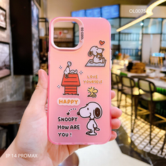 Ốp IP 14 Pro Max nhám hồng Snoopy happy nút bạc