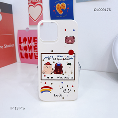 Ốp IP 13 Pro dẻo in Happy Bear Club nền kem