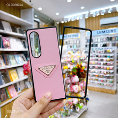 ** Ốp SS ZFold 5 vân da sần đính logo Prada